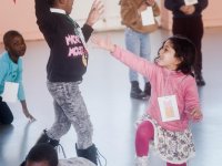 18 activit&eacute;s pour gigoter dans toutes les langues