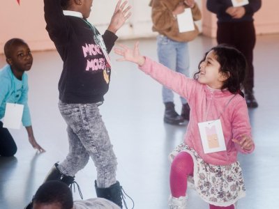 18 activit&eacute;s pour gigoter dans toutes les langues